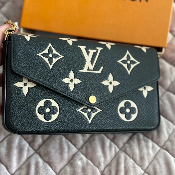 Louis Vuitton Pochette Felicie Black Beige
Shoulderbag 3PCS Set W/Box - Picture 9 of 16